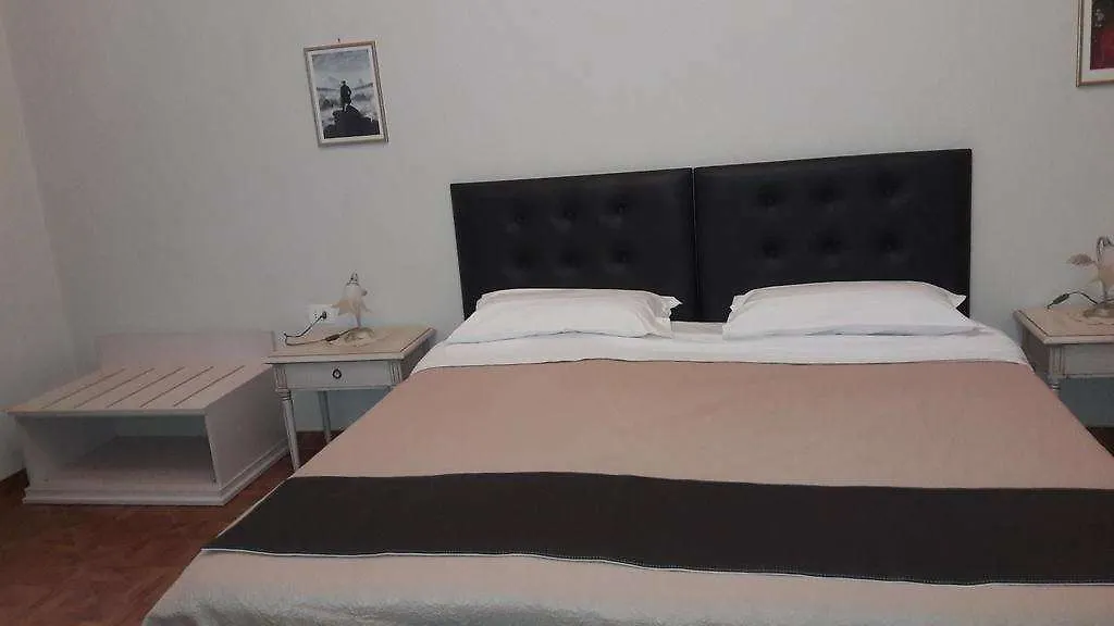 Alexander House Ξενοδοχείο Κατάνια